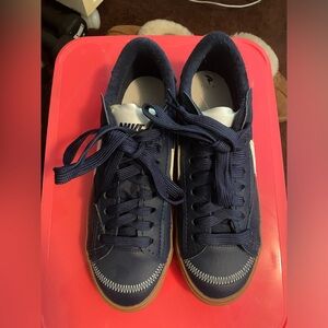 Blazer Low '77 Jumbo 'Midnight Navy Gum'
Size 8
